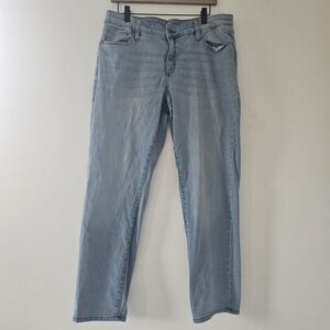 Straight Leg Jeans in Light Blue